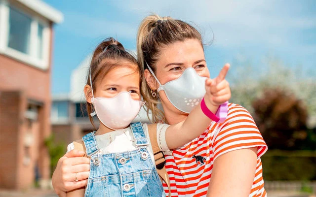 Koziol »HI Community Gesichtsmaske Rosa 6 Koziol »HI Community Gesichtsmaske Rosa – Bild 6